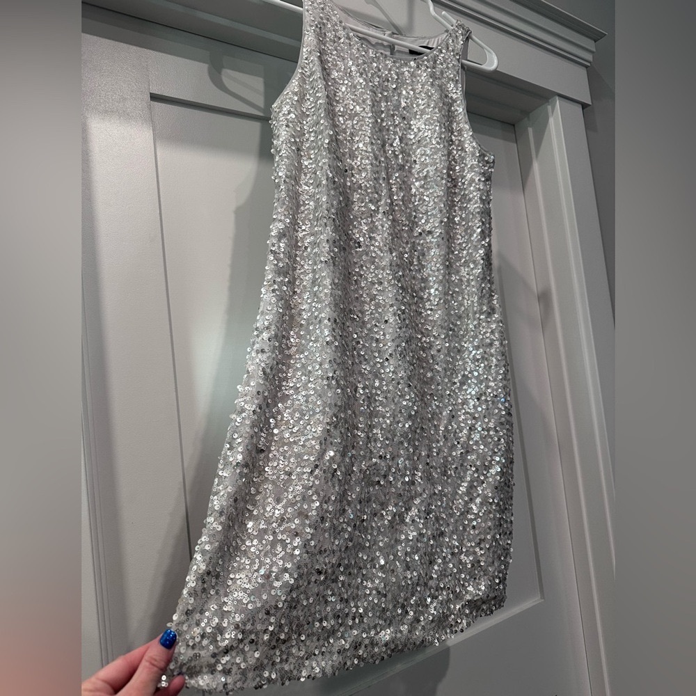 White House Black Market Sequin Silver Mini Dress sz 8 🤍🩶 Holidays, NYE 🤍🩶